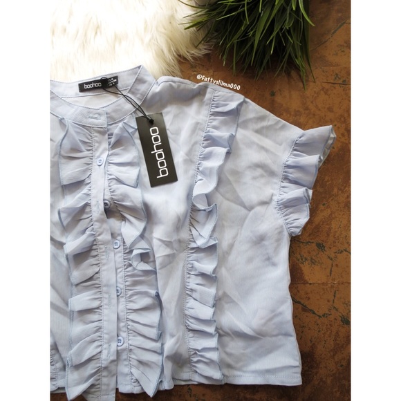 NWT - Boohoo pale blue ruffle crop top 🌷 - Picture 2 of 4